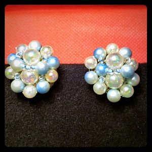 Ving blue white faux pearl cluster clip earring